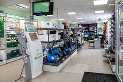 Торговый зал магазина «Вариант-А» на правом берегу